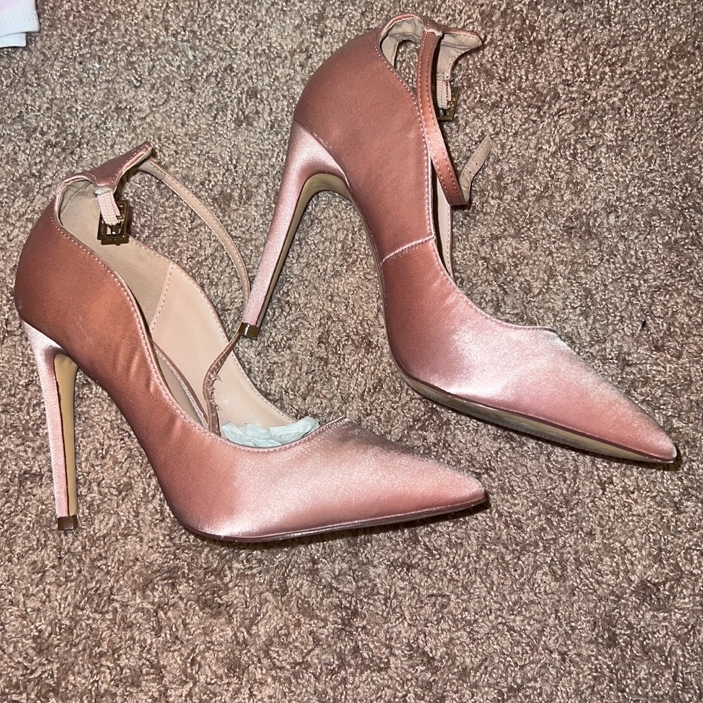 Olivia Jaymes  Satin Pointed-toe Heels